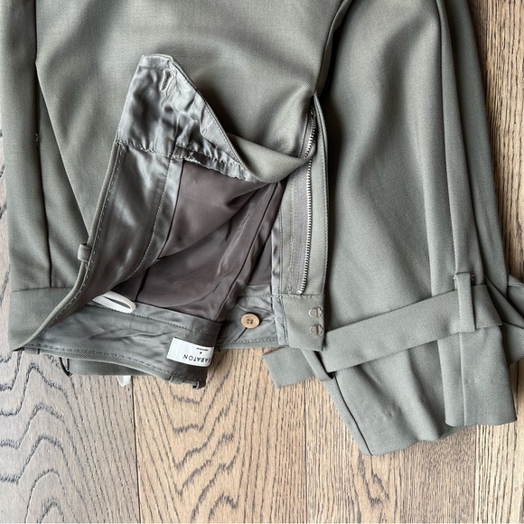 Babaton dress pant sage green colour tapered leg - Picture 2 of 4